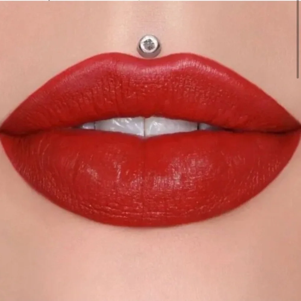 Jeffree Star Velvet trap lipstick in shade Best hair, a vibrant red new in box